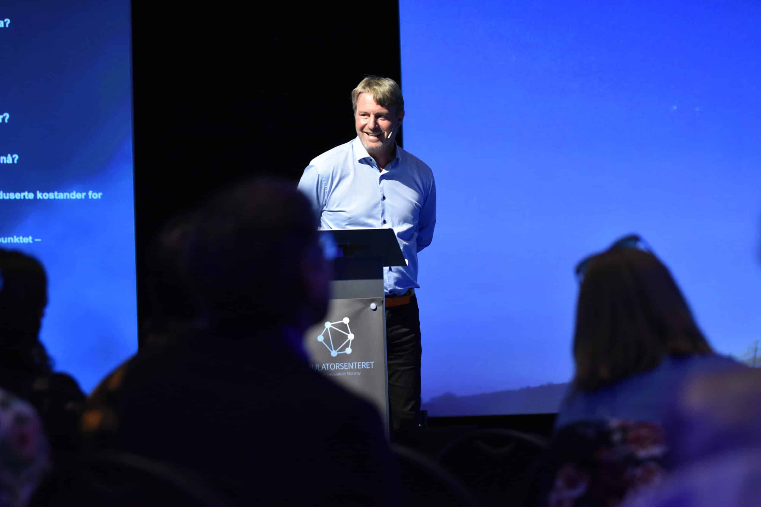 Vidar Kristoffersen, Norgesnett, on stage in the Smart Innovation Arena during the energy seminar on June 1, 2023.